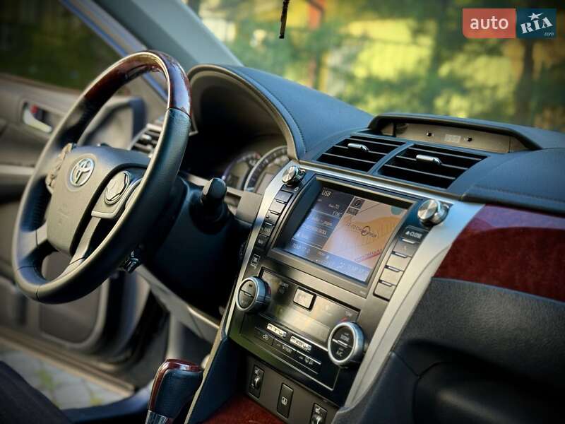 Седан Toyota Camry 2013 в Ивано-Франковске