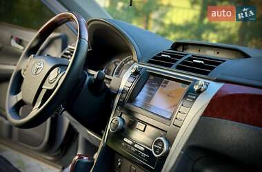 Седан Toyota Camry 2013 в 