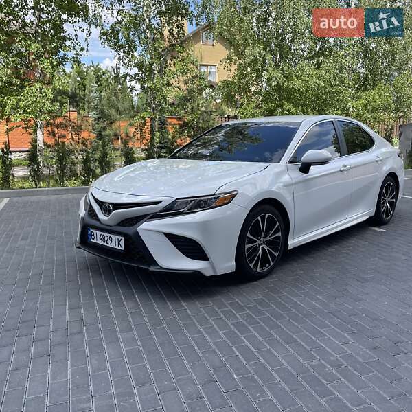 Седан Toyota Camry 2020 в Полтаві