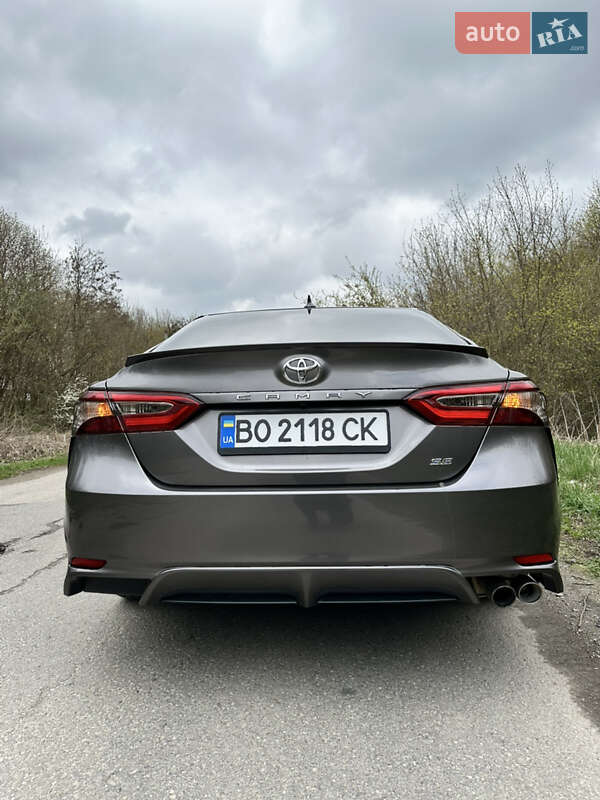 Седан Toyota Camry 2019 в Тернополе