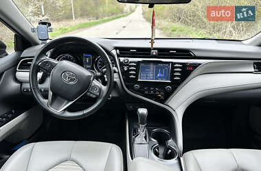 Седан Toyota Camry 2019 в Тернополі
