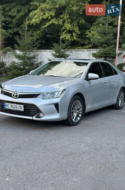 Седан Toyota Camry 2016 в Львові