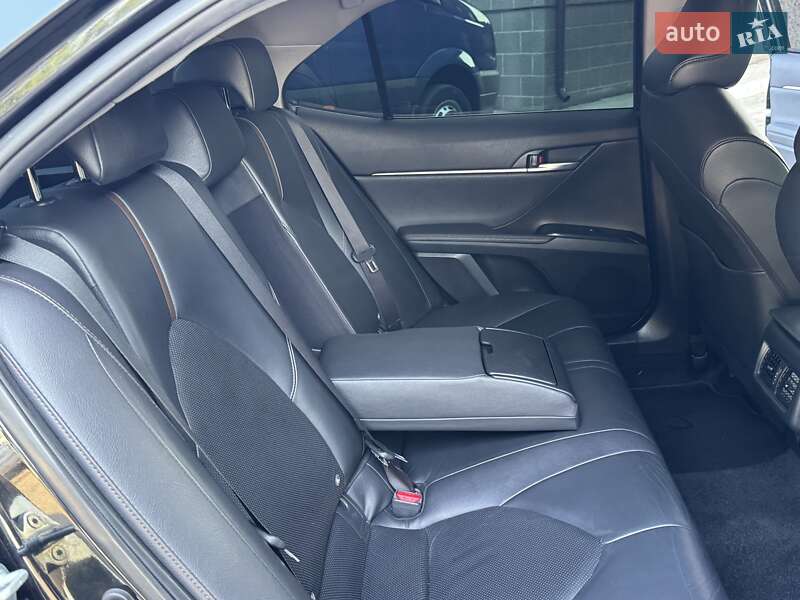 Седан Toyota Camry 2019 в Дніпрі