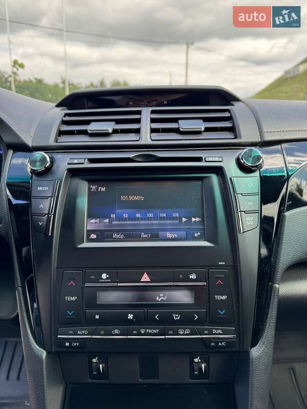 Седан Toyota Camry 2016 в Мостиській