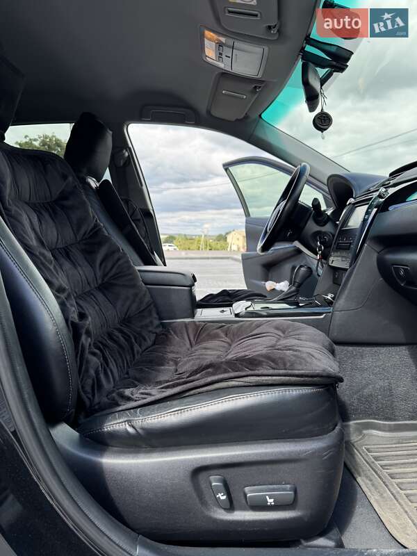 Седан Toyota Camry 2016 в Мостиській