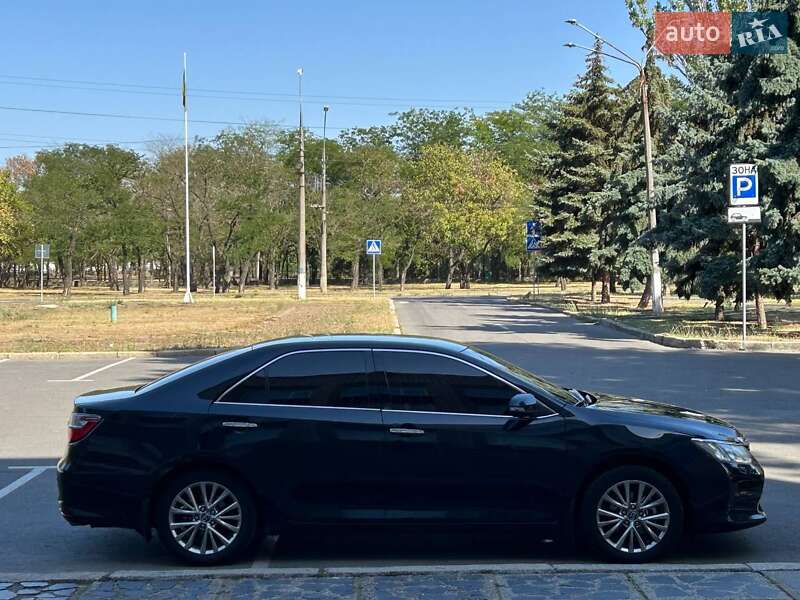 Седан Toyota Camry 2017 в Николаеве