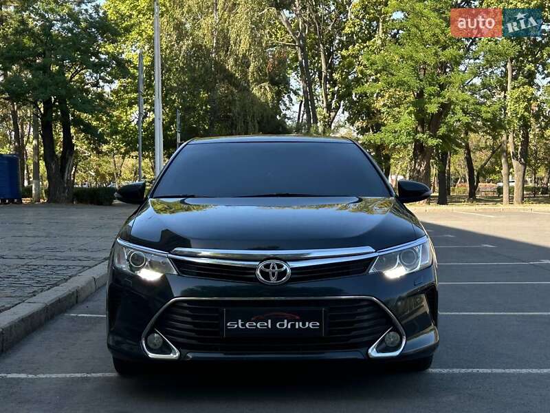Седан Toyota Camry 2017 в Николаеве