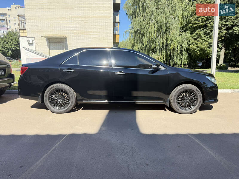 Седан Toyota Camry 2013 в Сумах