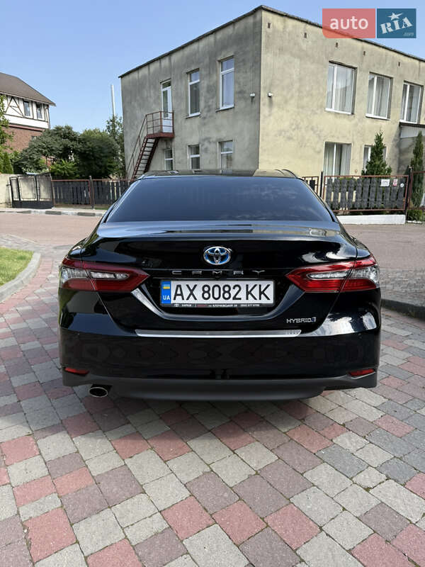 Седан Toyota Camry 2023 в Полтаве