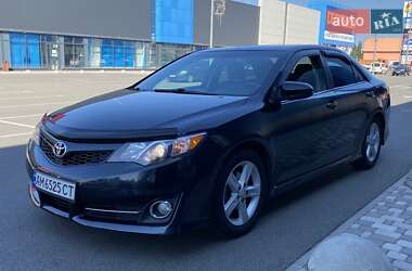Седан Toyota Camry 2012 в Киеве
