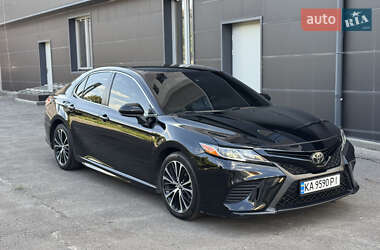 Седан Toyota Camry 2018 в Харкові