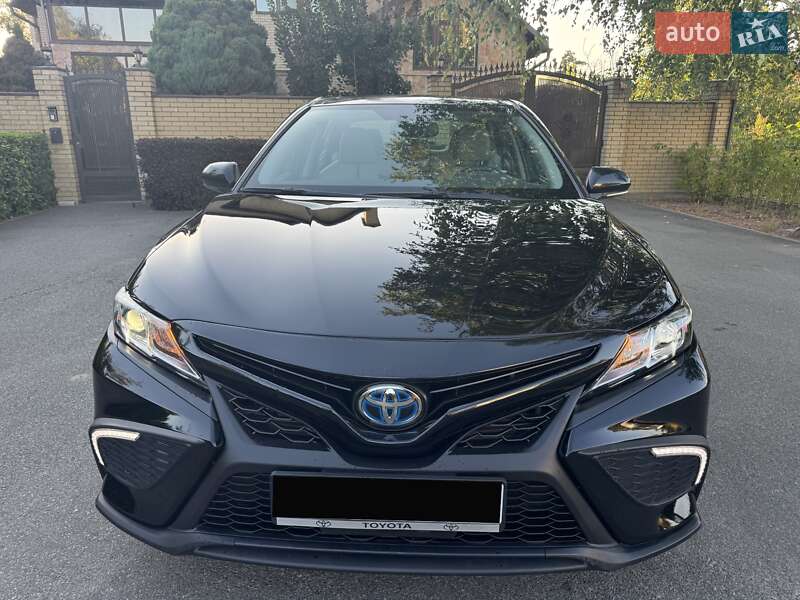 Седан Toyota Camry 2023 в Києві