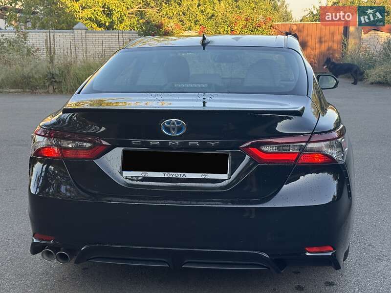 Седан Toyota Camry 2023 в Києві