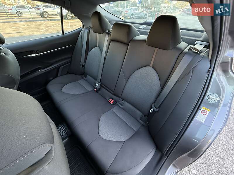 Седан Toyota Camry 2019 в Киеве