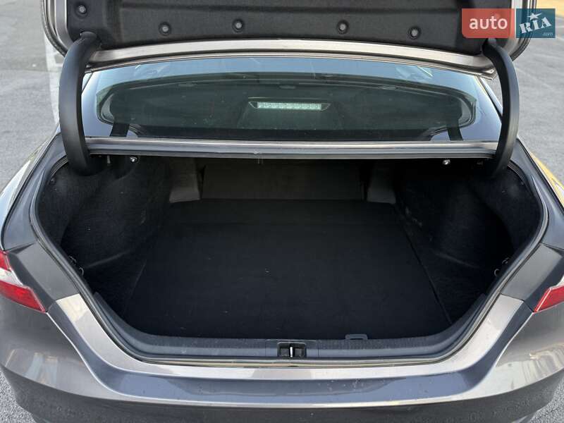 Седан Toyota Camry 2019 в Киеве