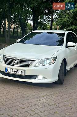 Седан Toyota Camry 2013 в Миргороді