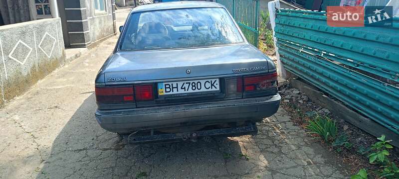 Седан Toyota Camry 1988 в Раздельной