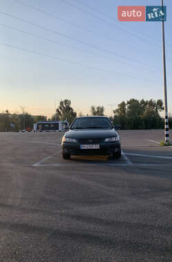 Седан Toyota Camry 1998 в Киеве