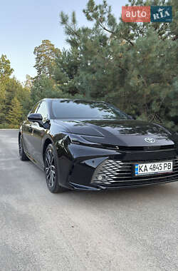 Седан Toyota Camry 2024 в Києві