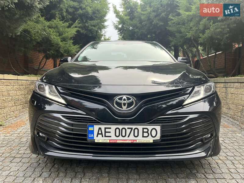 Седан Toyota Camry 2018 в Дніпрі