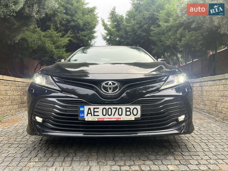 Седан Toyota Camry 2018 в Дніпрі
