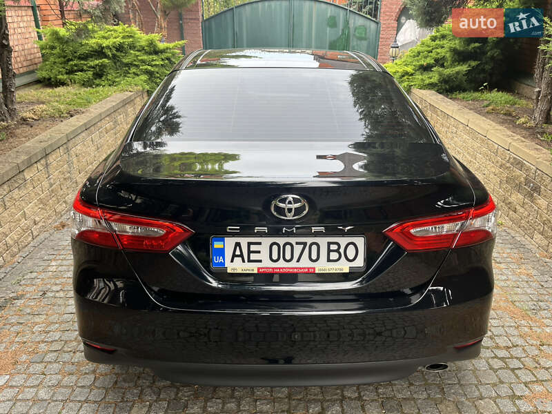 Седан Toyota Camry 2018 в Дніпрі