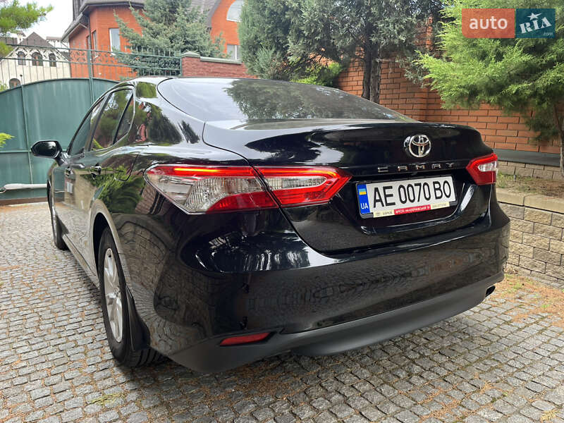 Седан Toyota Camry 2018 в Дніпрі