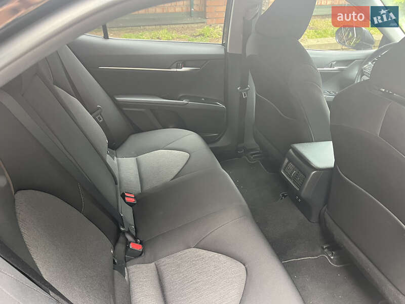 Седан Toyota Camry 2018 в Дніпрі