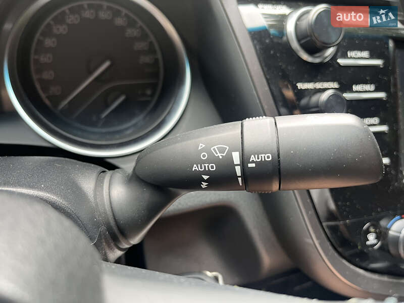 Седан Toyota Camry 2018 в Дніпрі