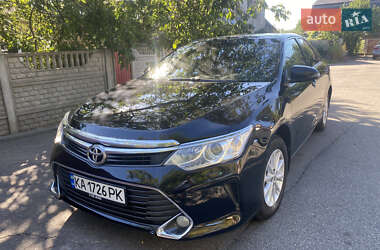Седан Toyota Camry 2015 в Киеве