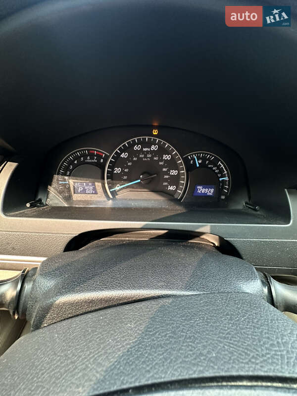 Седан Toyota Camry 2012 в Дніпрі