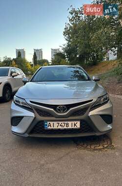 Седан Toyota Camry 2018 в Киеве