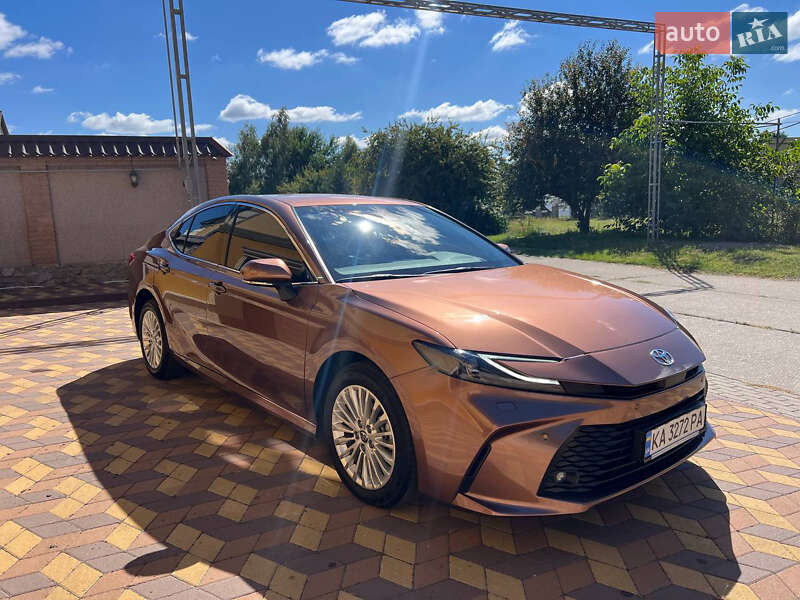 Седан Toyota Camry 2024 в Киеве