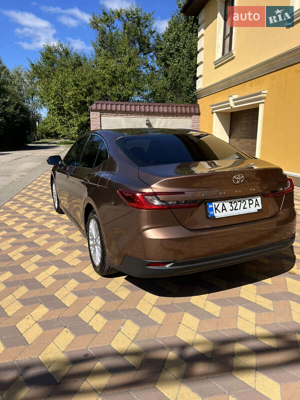 Седан Toyota Camry 2024 в Киеве