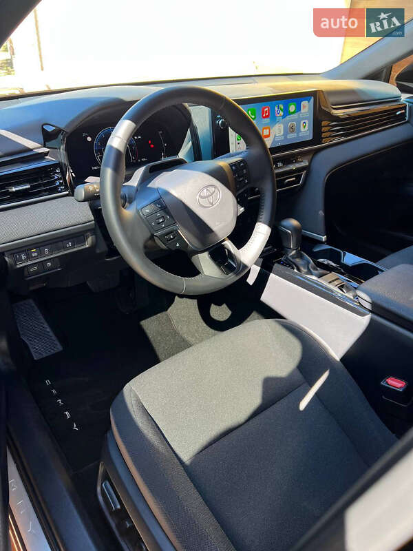 Седан Toyota Camry 2024 в Киеве