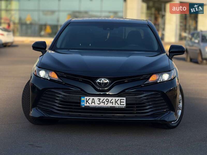 Седан Toyota Camry 2017 в Кривом Роге