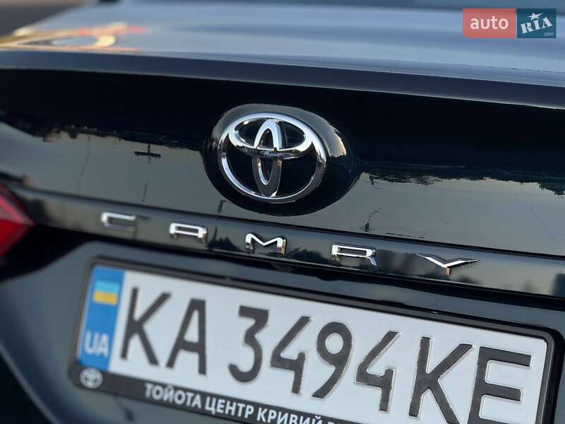 Седан Toyota Camry 2017 в Кривом Роге