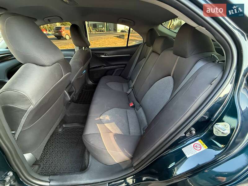 Седан Toyota Camry 2017 в Кривом Роге