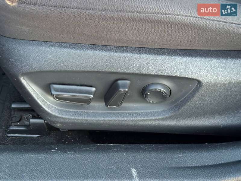 Седан Toyota Camry 2017 в Кривом Роге