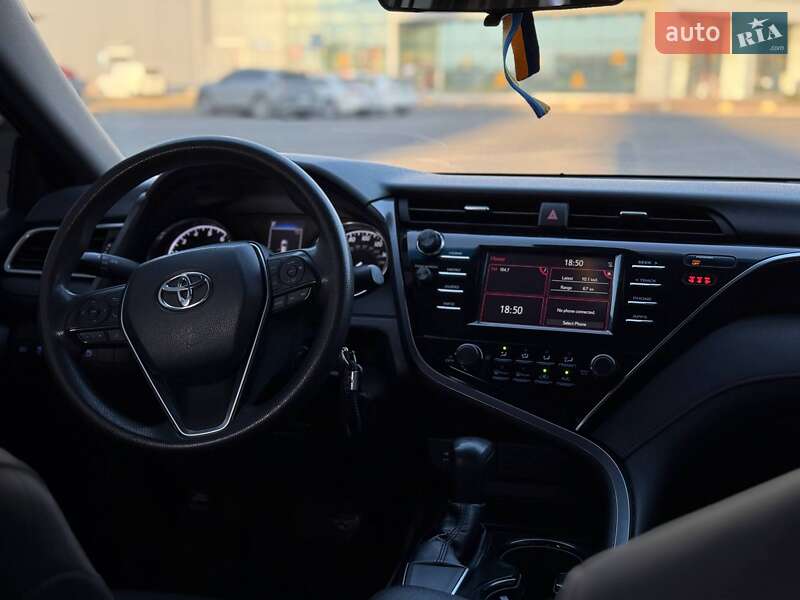 Седан Toyota Camry 2017 в Кривом Роге