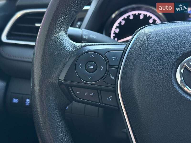 Седан Toyota Camry 2017 в Кривом Роге