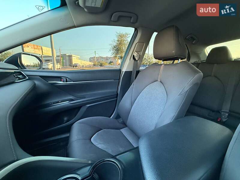 Седан Toyota Camry 2017 в Кривом Роге