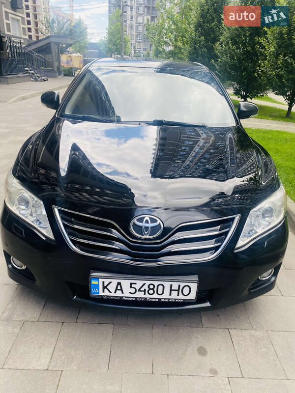 Седан Toyota Camry 2010 в Києві