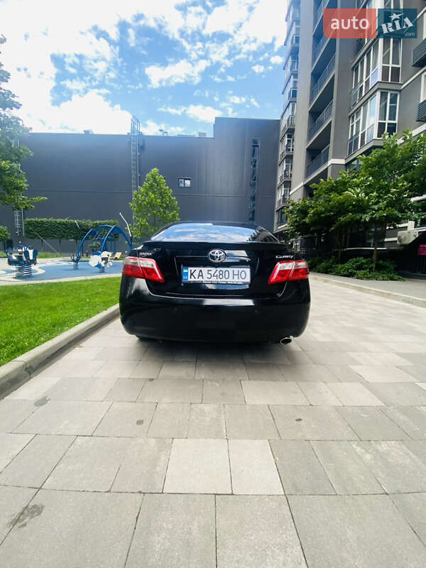 Седан Toyota Camry 2010 в Києві