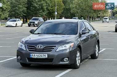 Седан Toyota Camry 2011 в Києві