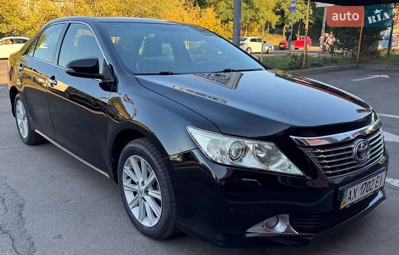 Седан Toyota Camry 2013 в Києві