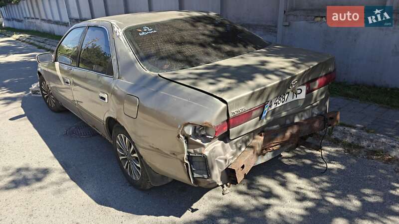 Седан Toyota Camry 1999 в Киеве