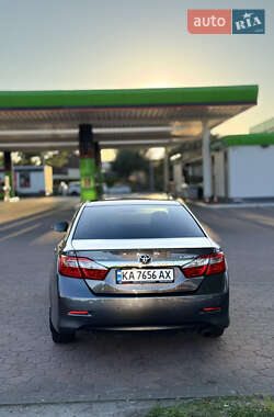 Седан Toyota Camry 2012 в Кривому Розі