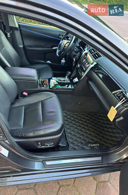Седан Toyota Camry 2012 в Кривому Розі