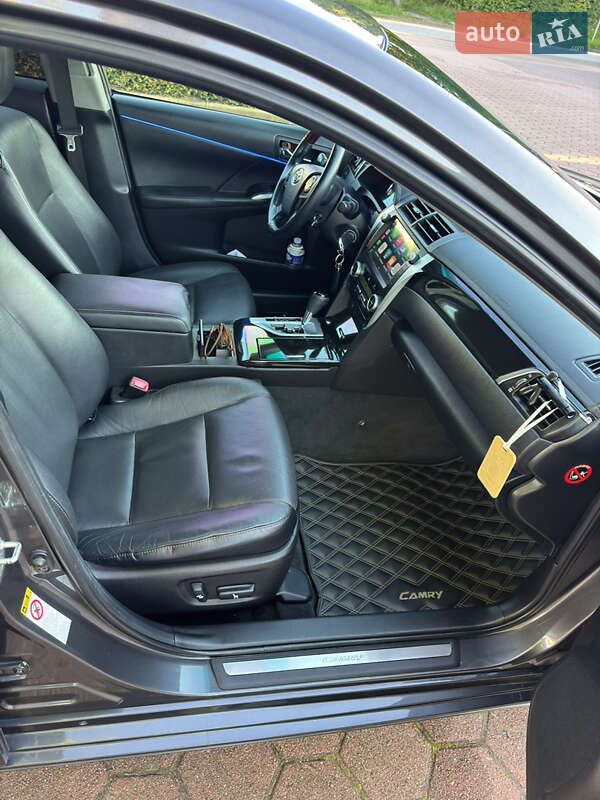 Седан Toyota Camry 2012 в Кривому Розі